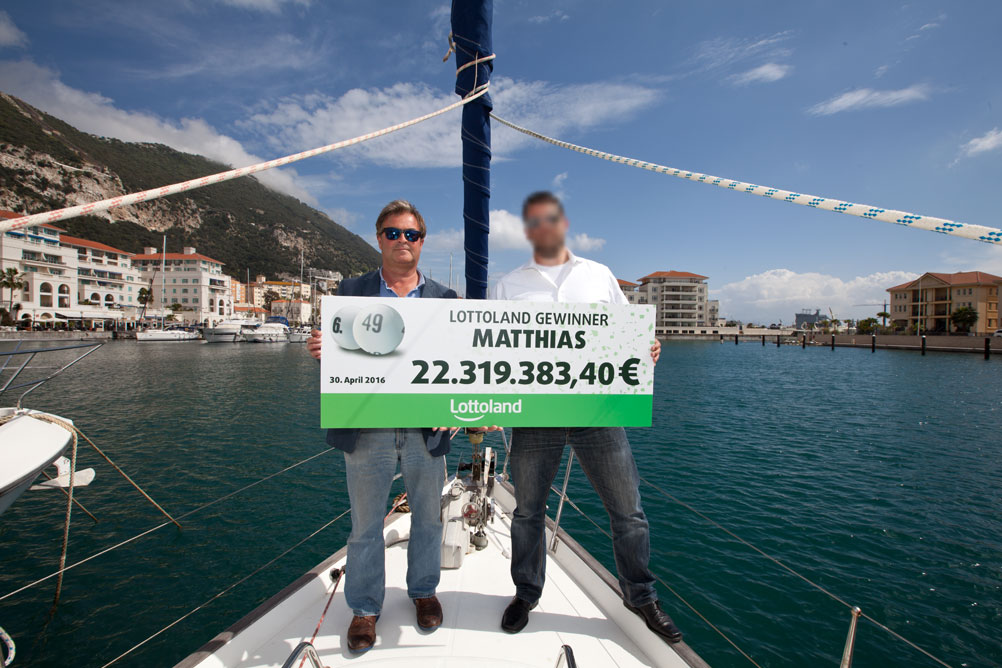 Ein Sieger segelt zu seinen Millionen Ein Sieger segelt zu seinen Millionen