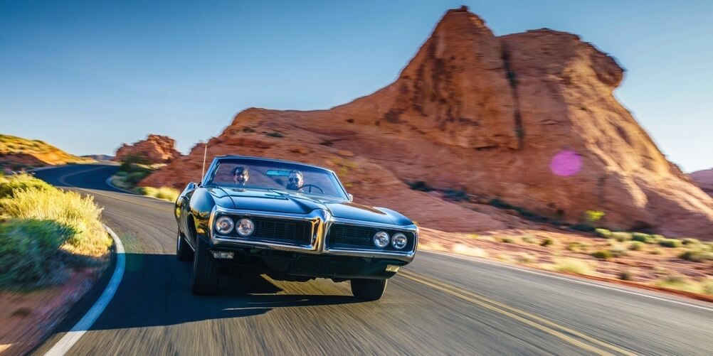 Symbolfoto USA mit offener Landstraße – Heimat der PowerBall-Lotterie und Rekord-Jackpots