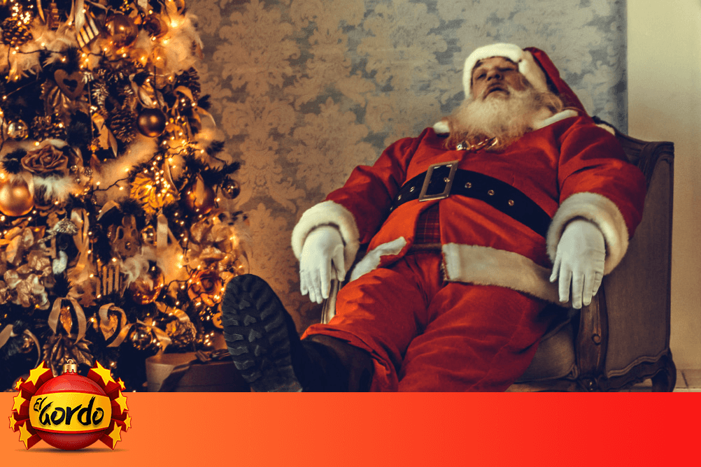 Bild zeigt das El Gordo Logo und einen erschöpften Weihnachtsmann auf einem Stuhl 